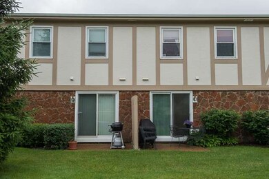 1072 Glouchester Harbor unit END, Schaumburg, IL 60193 - photo 3