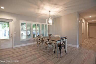 Foyer & Dining
