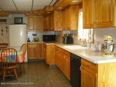 402 Roosevelt St, Jermyn, PA 18433 - photo 4