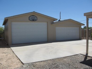 1292 Sq Feet of Garages