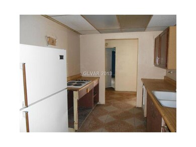 Kitchen. STEP SAVER STYLE KITCHEN WITH TILE FLOOR