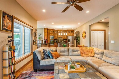 3359 Falcon Dr NE, Cedar Rapids, IA 52402 - photo 6