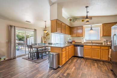 23 kitchen dining