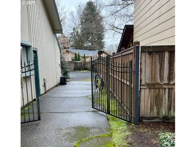 2136 Rocky Ln, Eugene, OR 97401 - photo 4