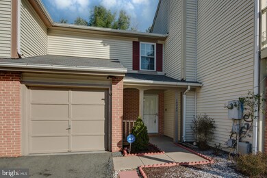 10220 Faire Commons Ct, Burke, VA 22015 - photo 4