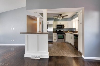 1570 Alcorn Dr, Barberton, OH 44203 - photo 6