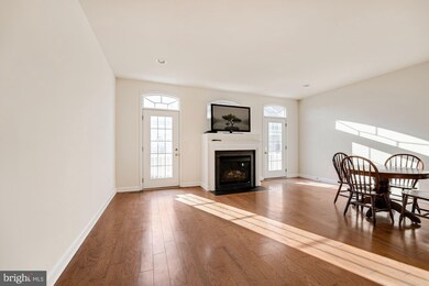 762 Ayrshire Ln, Woodbridge, VA 22191 - photo 5