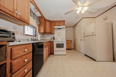 18 Midridge Cir unit 18, Londonderry, NH 03053 - photo 3