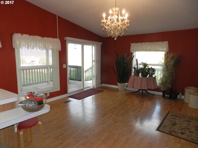 920 E 19th St, the Dalles, OR 97058 - photo 2