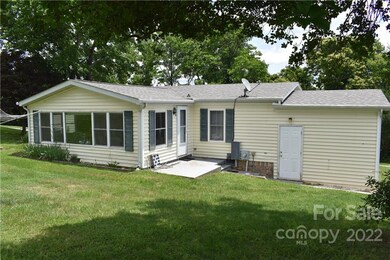 209 Cranbrook Cir, Hendersonville, NC 28792 - photo 4