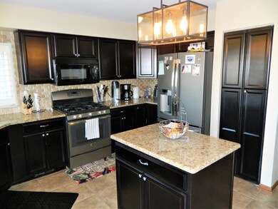 1703 Chalmette Ct, Naperville, IL 60565 - photo 5