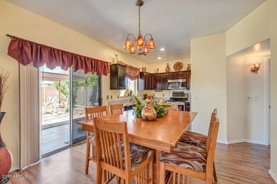 6 Large Eat-In Kitchen