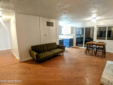 Livingroom to kitchen