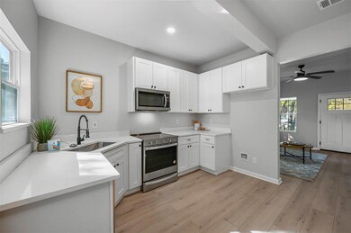 506 Davis St, Gainesville, TX 76240 - photo 2