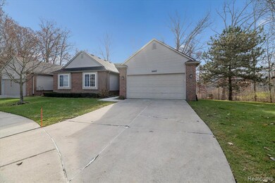 2607 S Moonglow Ct unit 35, Hartland, MI 48353 - photo 3