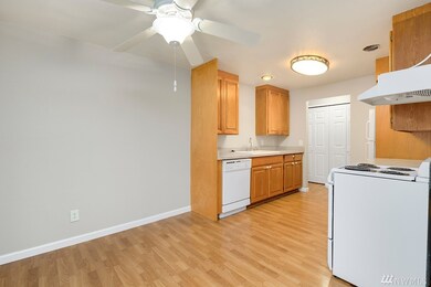 8303 212th St SW unit 5, Edmonds, WA 98026 - photo 4