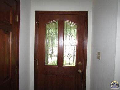 2111 SW 32nd St, Topeka, KS 66611 - photo 2