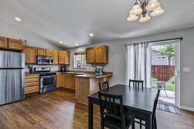 1943 SW 35th Place, Redmond, OR 97756 - photo 3