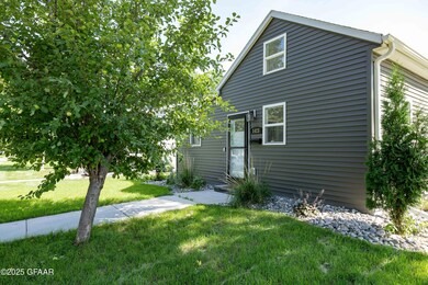1423 7th Ave N, Grand Forks, ND 58203 - photo 4