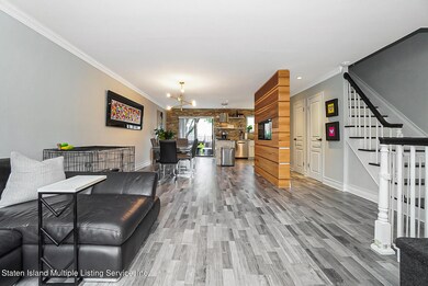 (3) LIVING ROOM