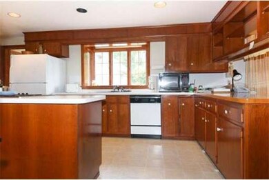 205 Millwood St, Framingham, MA 01701 - photo 2