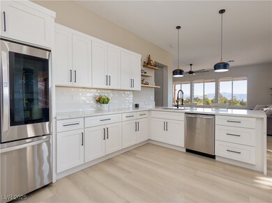 LARGE KITCHEN