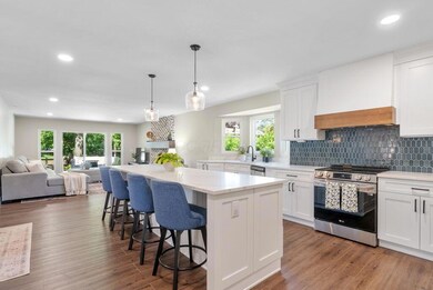 Eat-in Kitchen