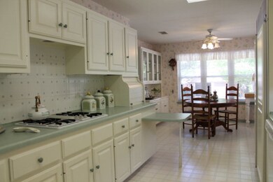 Custom Kitchen: Built ins and an organized space m