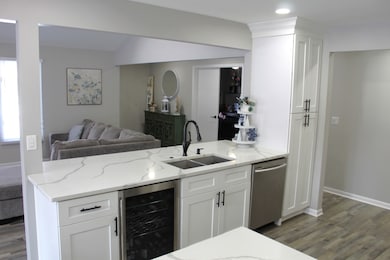 908 Glenmore Ln, Elgin, IL 60124 - photo 7