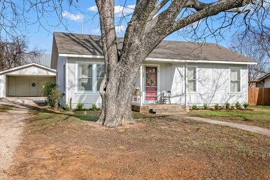 108 E Grothe St, Fredericksburg, TX 78624 - photo 2