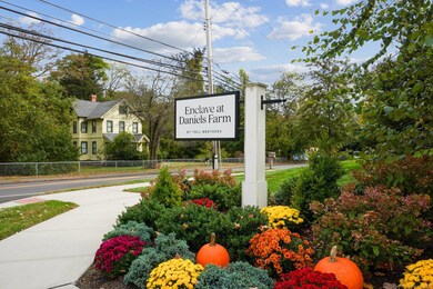 33 Enclave Dr unit 33, Trumbull, CT 06611 - photo 2