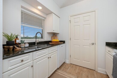 4270 Calinda Ln unit 358, Niceville, FL 32578 - photo 4