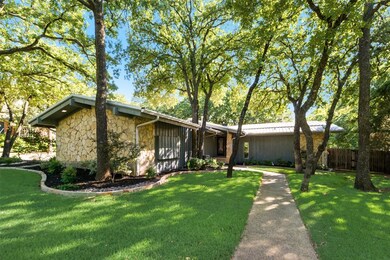 2104 Hollyhill Ln, Denton, TX 76205 - photo 2