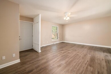 Entry/Living Room