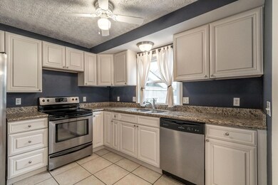 976 Barberry Ln, Columbus, OH 43213 - photo 2