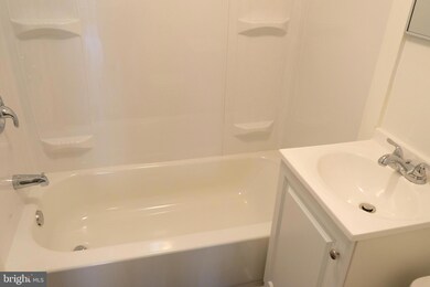 292 N Washington St unit 103, Berkeley Springs, WV 25411 - photo 6