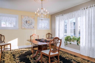 Formal dining/eating area flanked by an Eastern ex