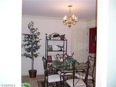 Dining Room - Crown molding and chairrail