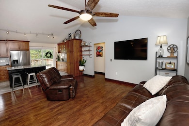 735 Poplar Ct, Marshfield, MO 65706 - photo 4