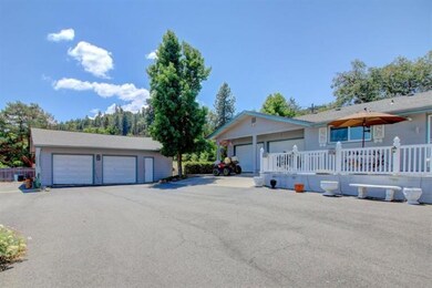 3930 Old Stage Rd, Central Point, OR 97502 - photo 3