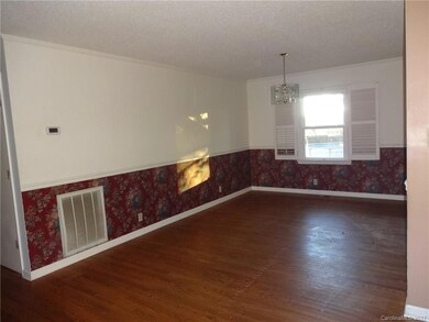 2912 Eastway Dr, Statesville, NC 28625 - photo 5