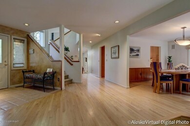 SOLID WOOD FLOORS THROUGHOUT MAIN