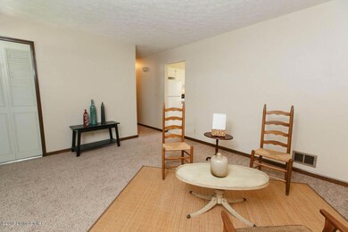 9018 Lantana Dr, Louisville, KY 40229 - photo 7