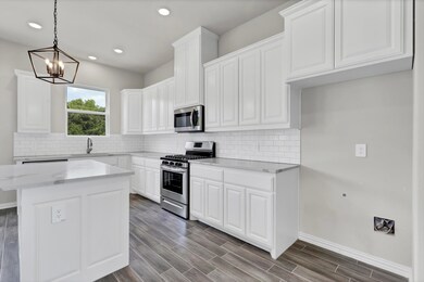 817 Topaz Trail, Azle, TX 76020 - photo 6