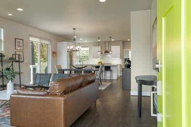 61085 SE Echo Lake Ct, Bend, OR 97702 - photo 3