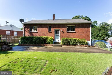 15915 Crest Dr, Woodbridge, VA 22191 - photo 3