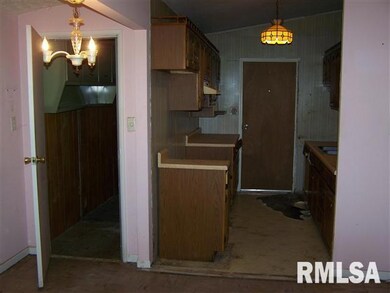 720 Bryan Ave, Lincoln, IL 62656 - photo 2