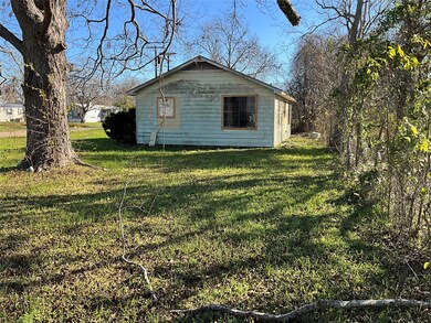 1404 3rd St, Bay City, TX 77414 - photo 2