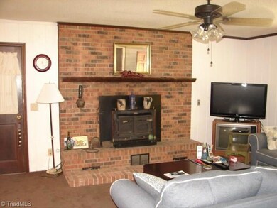 1825 Lantern Dr, Asheboro, NC 27205 - photo 2