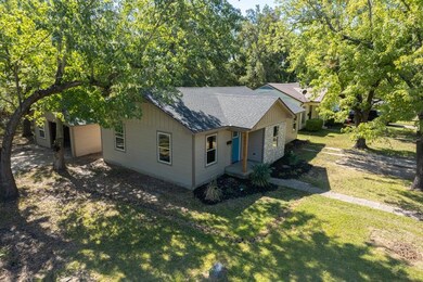 256 E Boyd St, Bonham, TX 75418 - photo 2